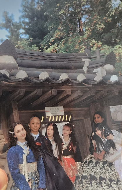KATSEYE Photobook KATSEYE'S VIEWFINDER IN SEOUL POB Postcard