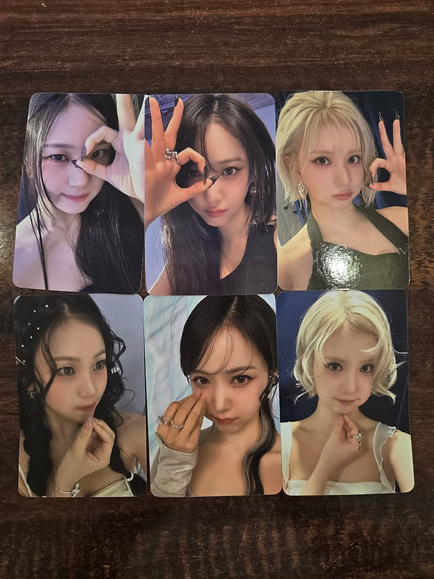 VIVIZ A MONTAGE OF [] Applemusic POB Photocard